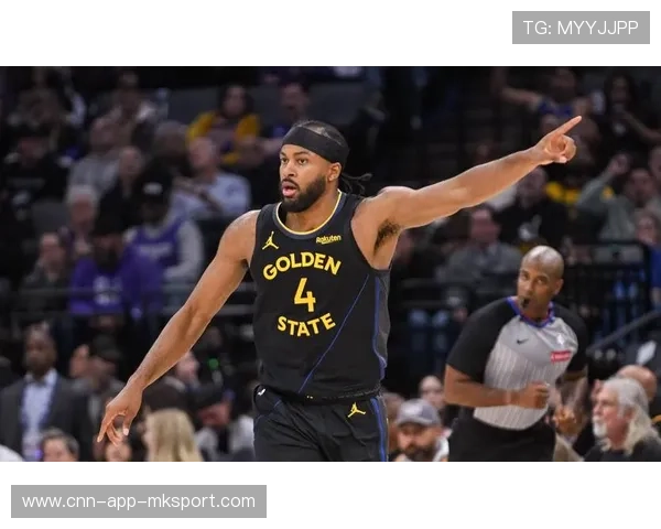 勇士两大核心闪耀全场！穆迪与波斯特联手限制布克，攻防全能稳固空间彰显冠军之风